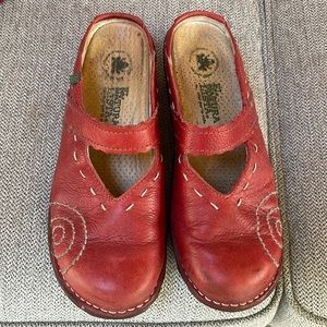 El Naturalista Cherry Red Leather Clogs